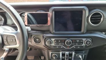 Preview: RS-Mount, fahrzeugspezifischer Handyhalter passend für Jeep Wrangler JL ab Baujahr 2018, Made in Germany